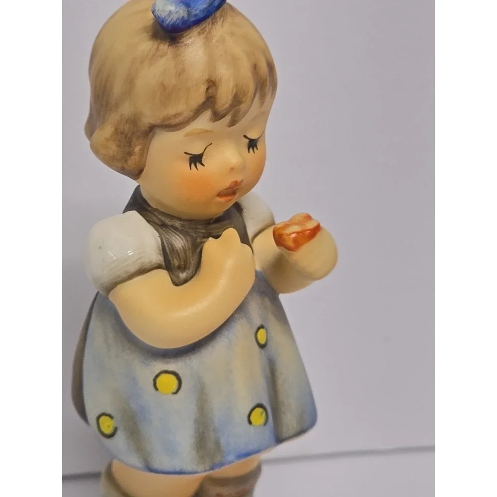 Hummel Goebel Figurine Love Petals #1990 Hum 804 3.5 In With‎ Original Box